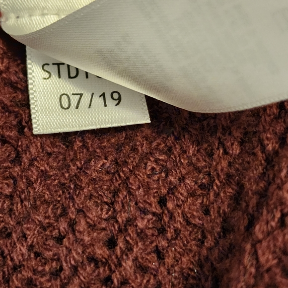 Aeropostale Wine Sweater Size Small - Picture 6 of 8